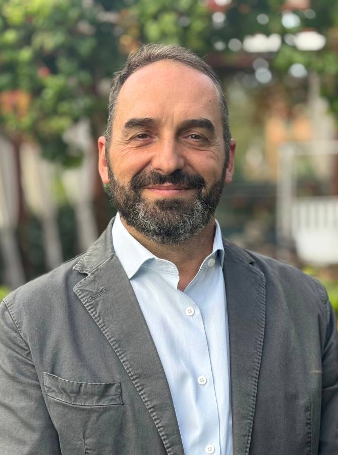 César Hernández César Hernández